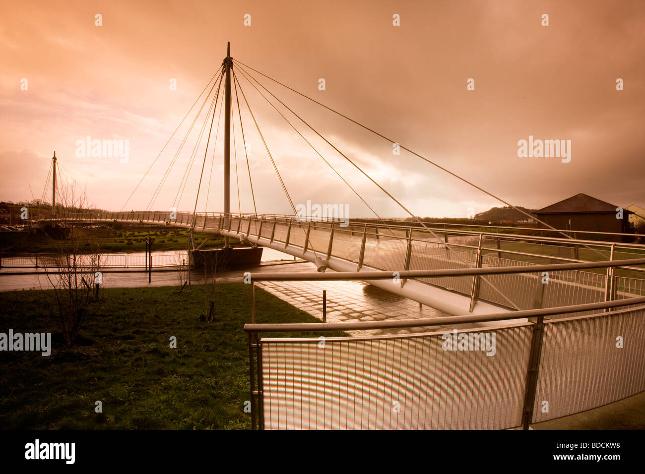 Ponte pedonale, Carmarthenshire, South Wales, Regno Unito Foto Stock