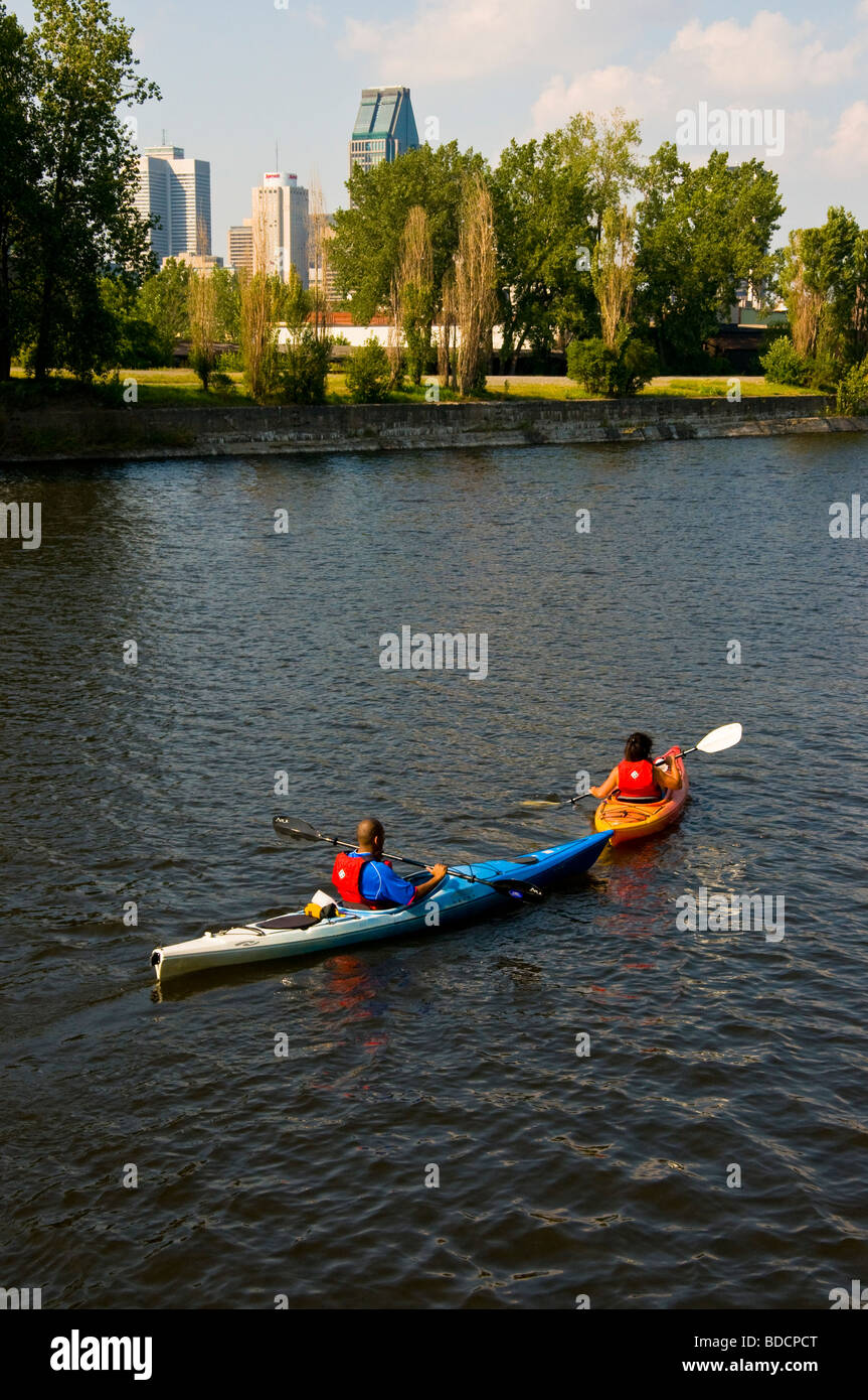Persone kayak sul Canal Lachine Foto Stock
