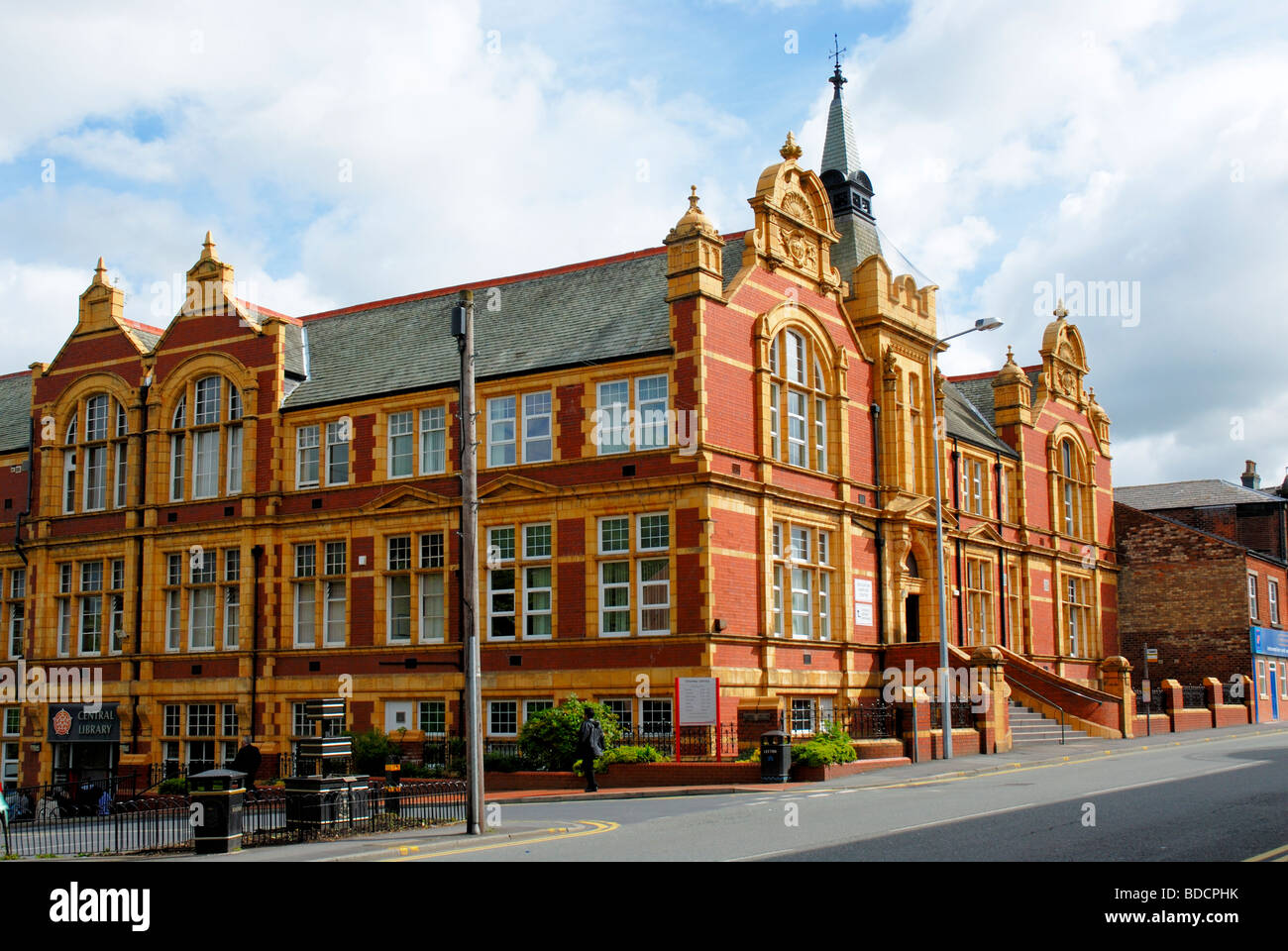 La biblioteca, precedentemente noto come la scuola di grammatica, Union Street, Chorley. Foto Stock