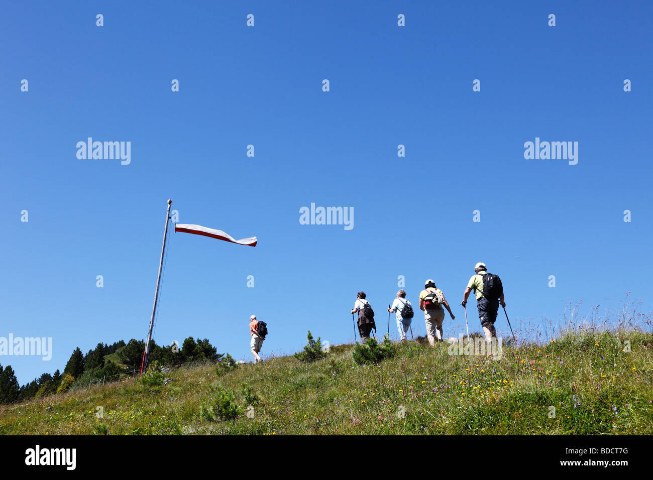 Gli escursionisti in appoggio a Mt. Patscherkofel, Alpi di Tux, Tirolo, Austria, Europa Foto Stock