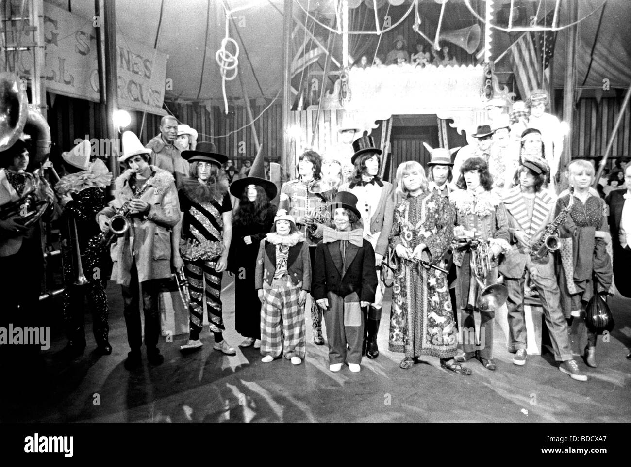 ROCK AND ROLL CIRCUS - set del film 1968 con i Beatles, Rolling Stones e Yoko Ono Foto Stock