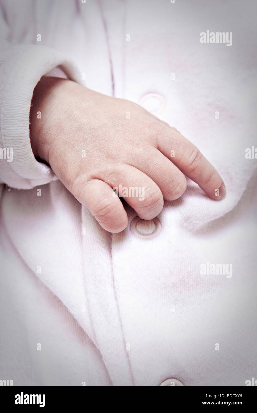 Close-up della mano di una giovane ragazza del bambino Foto Stock