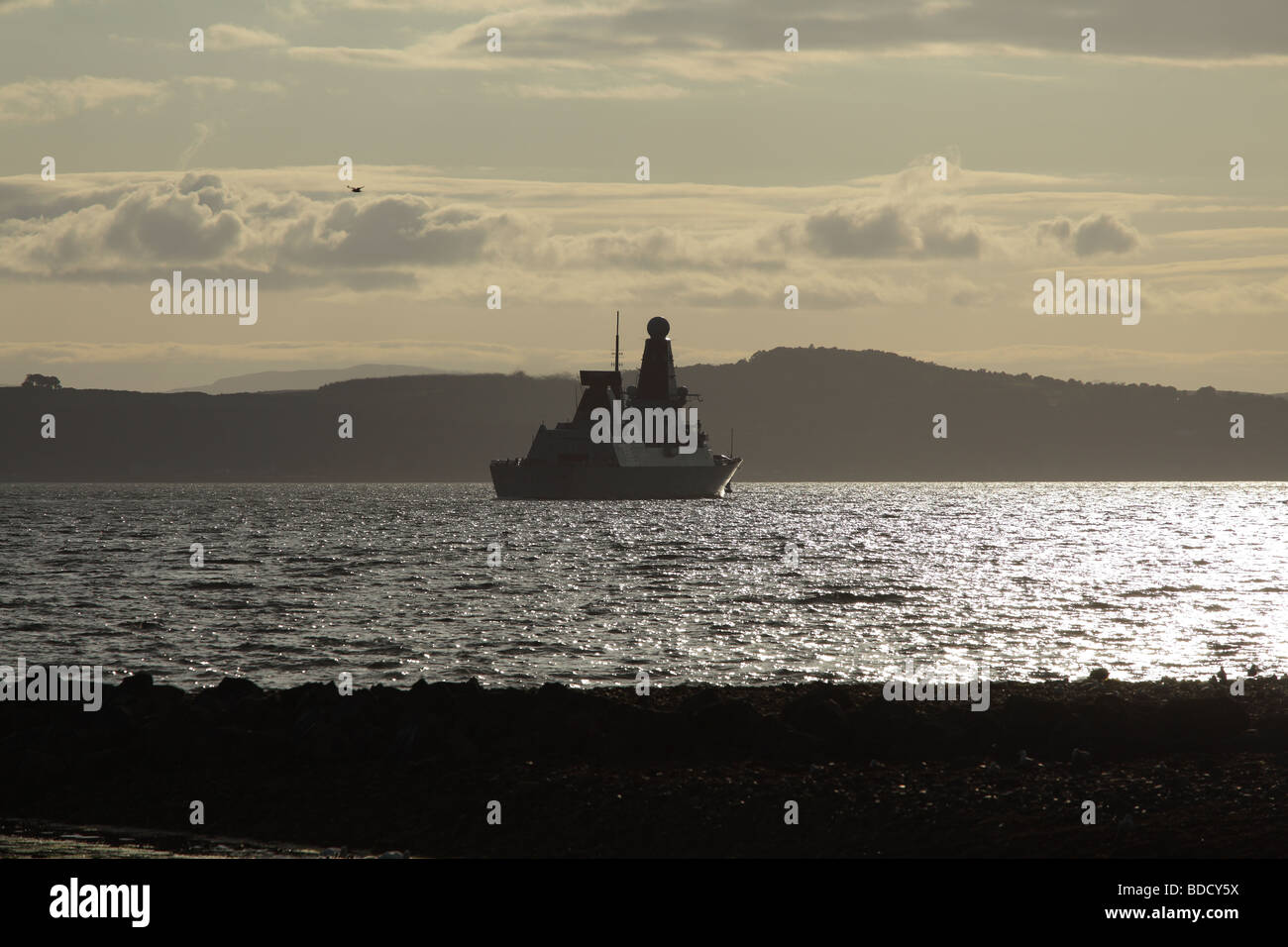 British Royal Navy Type 45 Destroyer HMS Dauntless on Sea Trials sul Firth of Clyde al largo della città di Largs, North Ayrshire, Scozia, Regno Unito, Europa Foto Stock