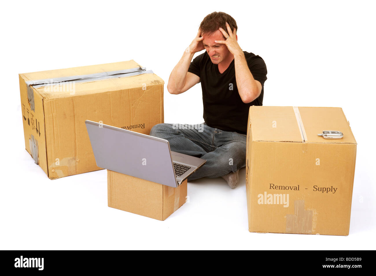 Fotografia di stock di casa frustrato mover / nuovo proprietario di casa - Problemi internet, agente immobiliare problemi, problemi informatici, casa Foto Stock