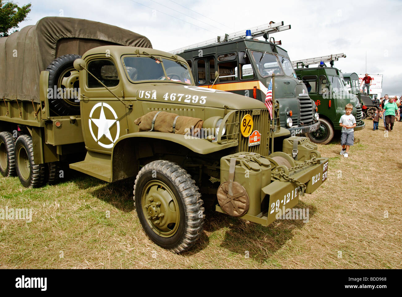 Seconda guerra mondiale i militari americani veicoli a un veicolo vintage rally in cornwall, Regno Unito Foto Stock