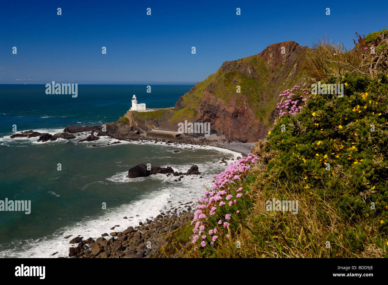 Faro di Hartland Point sulla costa settentrionale del Devon, Inghilterra. Foto Stock