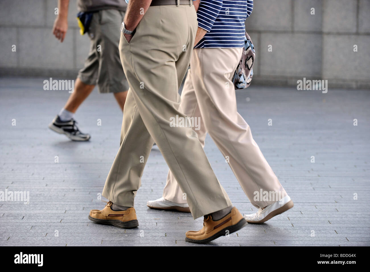 La gente camminare a Londra Foto Stock