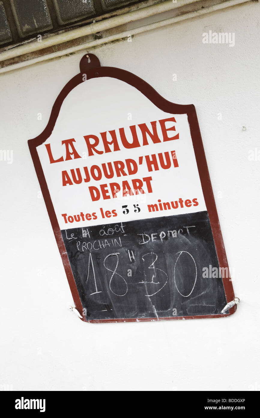 Calendario per la Rhune ferrovia di montagna nel Paese Basco, Francia. Sulla stazione in cima alla montagna. Foto Stock