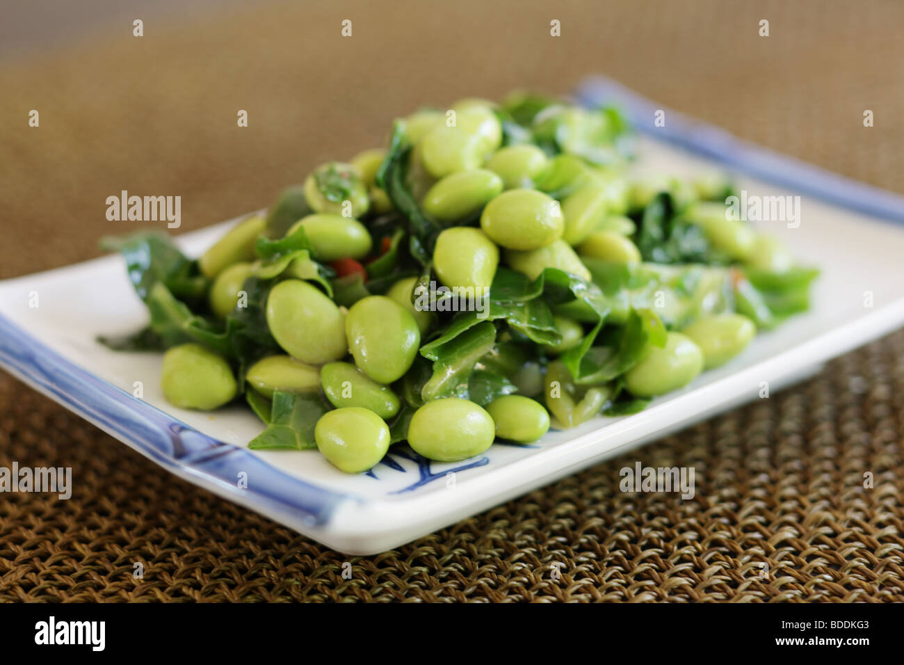 Fresco e salutare Edamame Insalata di fagioli con pak choi o cavolo cinese con n. di persone Foto Stock