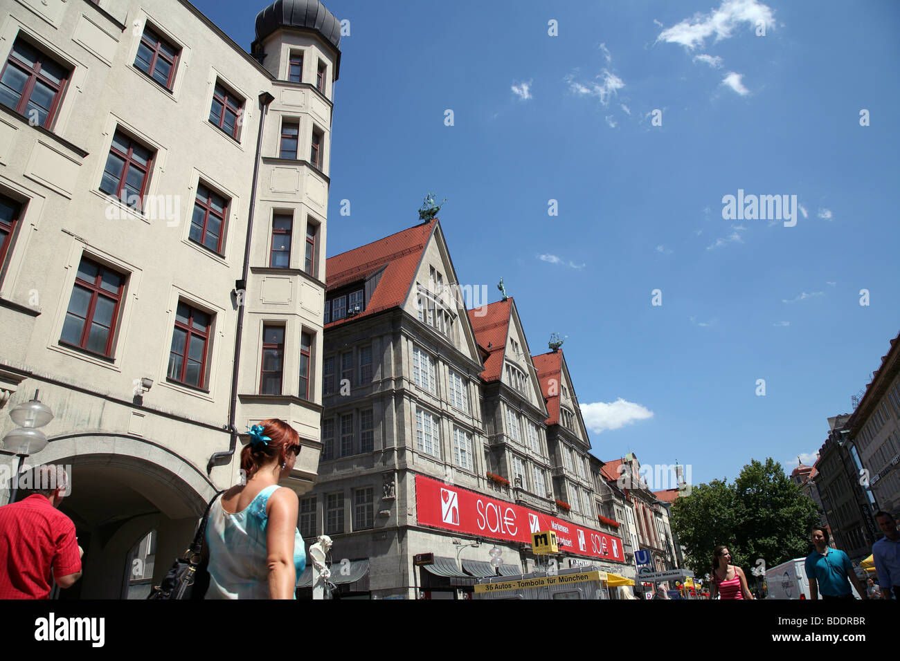 La Kaufinger Strasse nel centro di Monaco di Baviera, Germania. Foto Stock