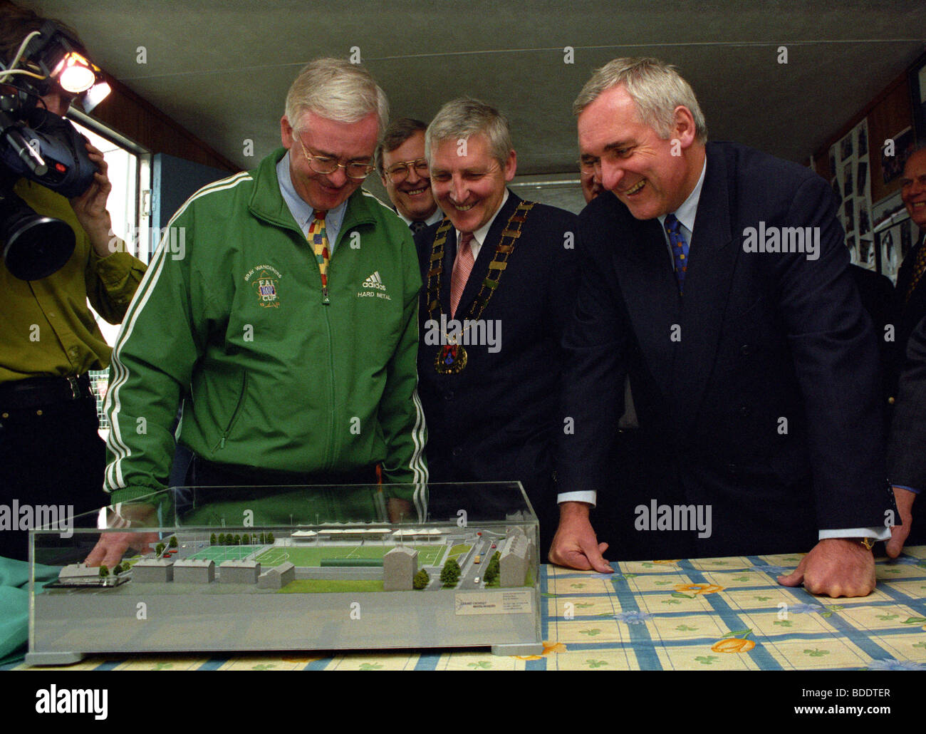 Bertie Ahern visitits Carlisle motivi a Bray County Wicklow su una campagna elettorale visita. Foto Stock