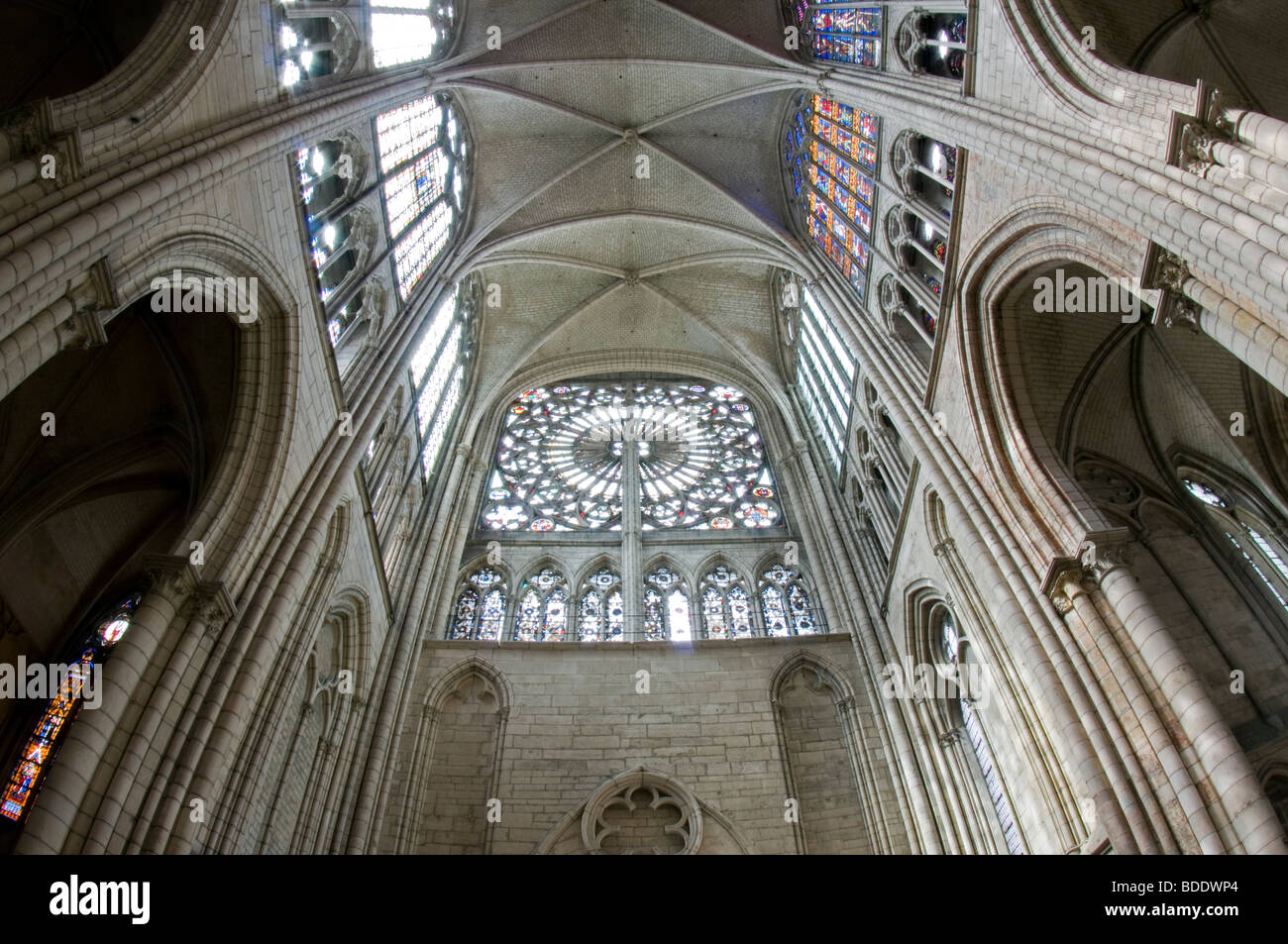 Finestre a vetrata della cattedrale di Troyes, Francia Foto Stock