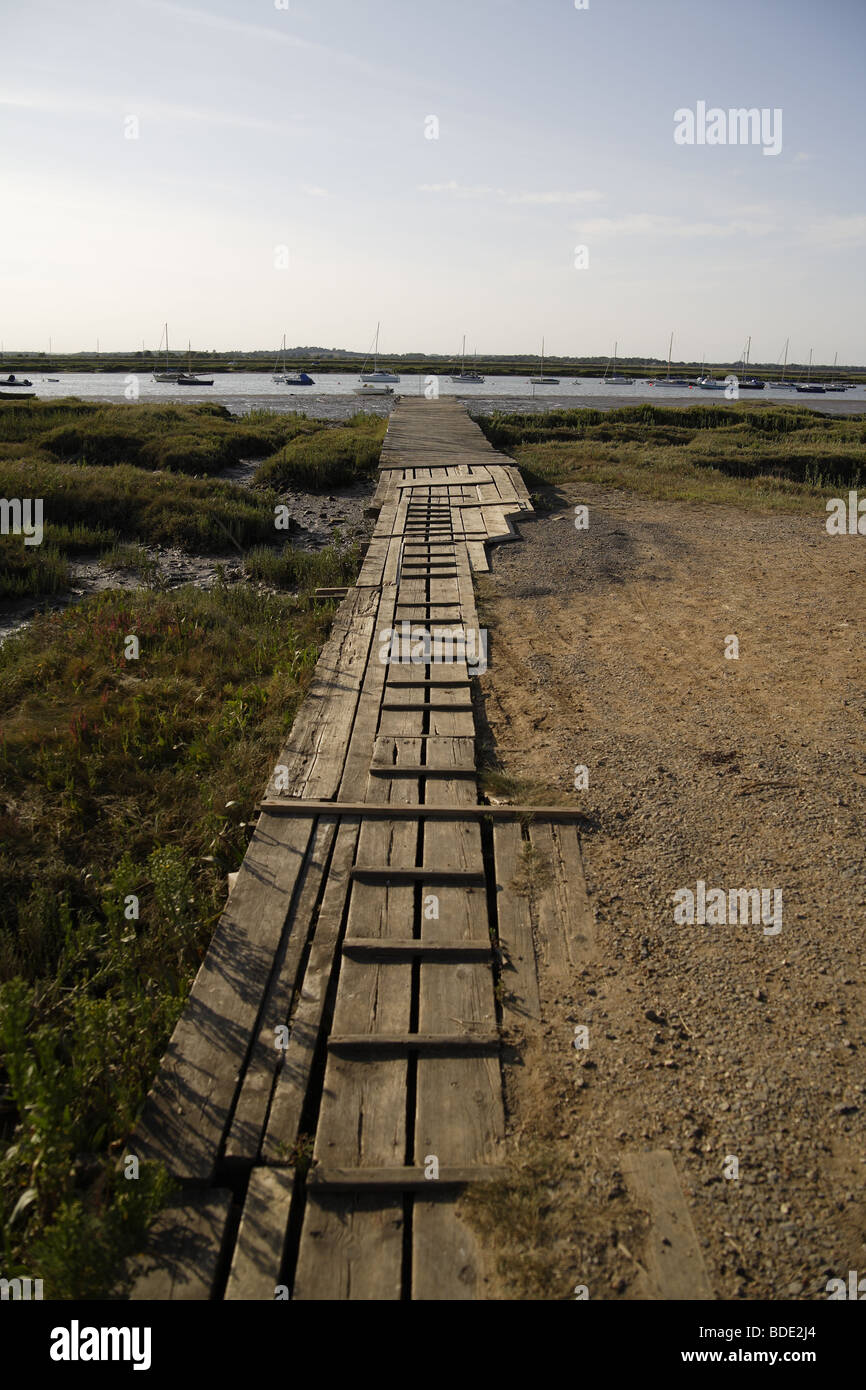 Jetty,blackwater mersea island vista prospettica.barca luce di lancio craft Foto Stock