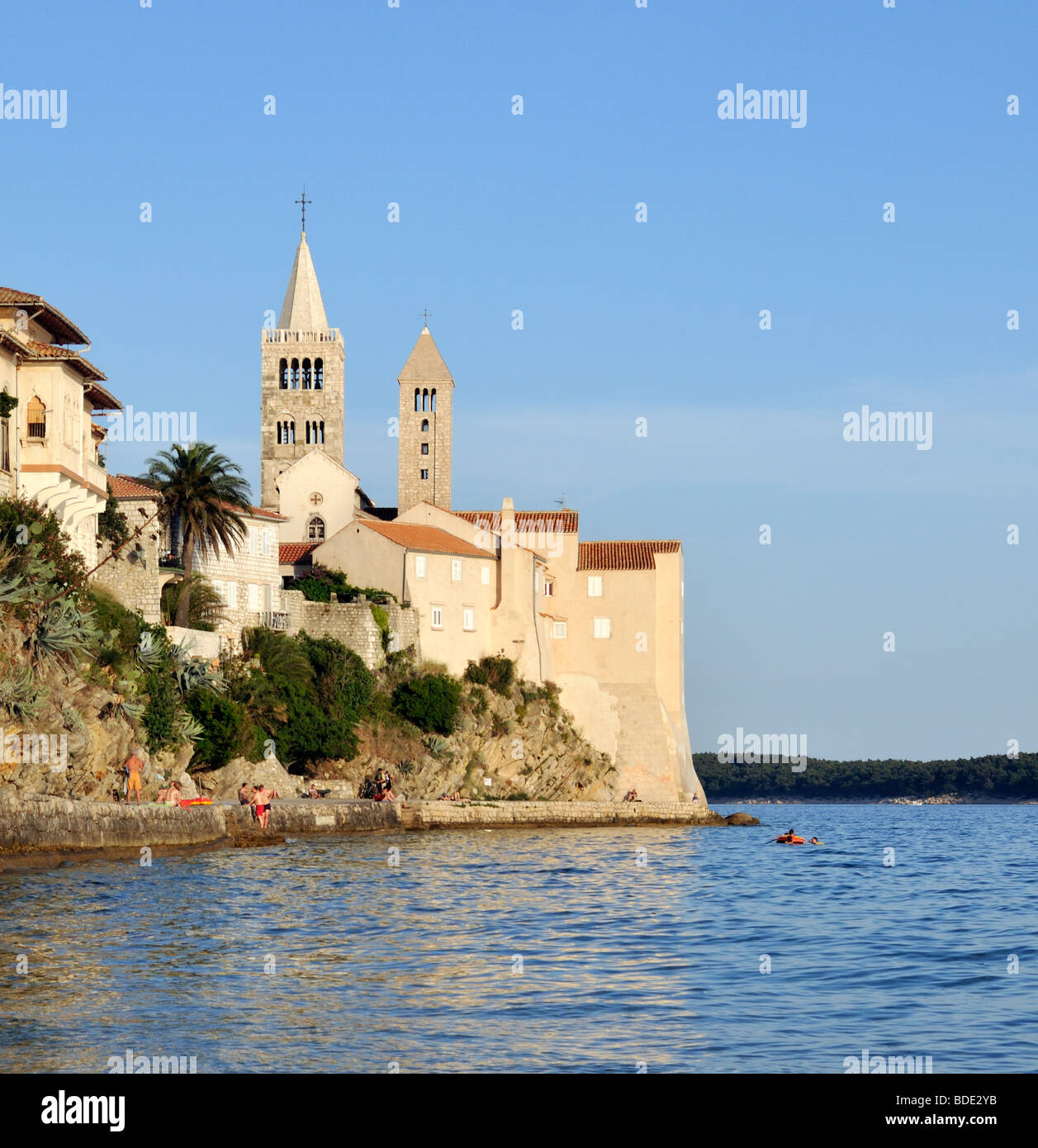 Campanili (campanili) della Cattedrale di Santa Maria e Sant'Andrea Chiesa in Kaldanac quarto della Città di Rab, Croazia Foto Stock