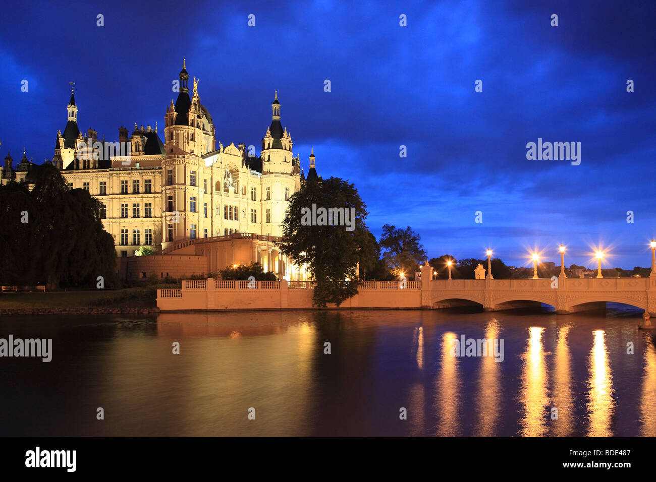 Schwerin il castello alla sera Foto Stock