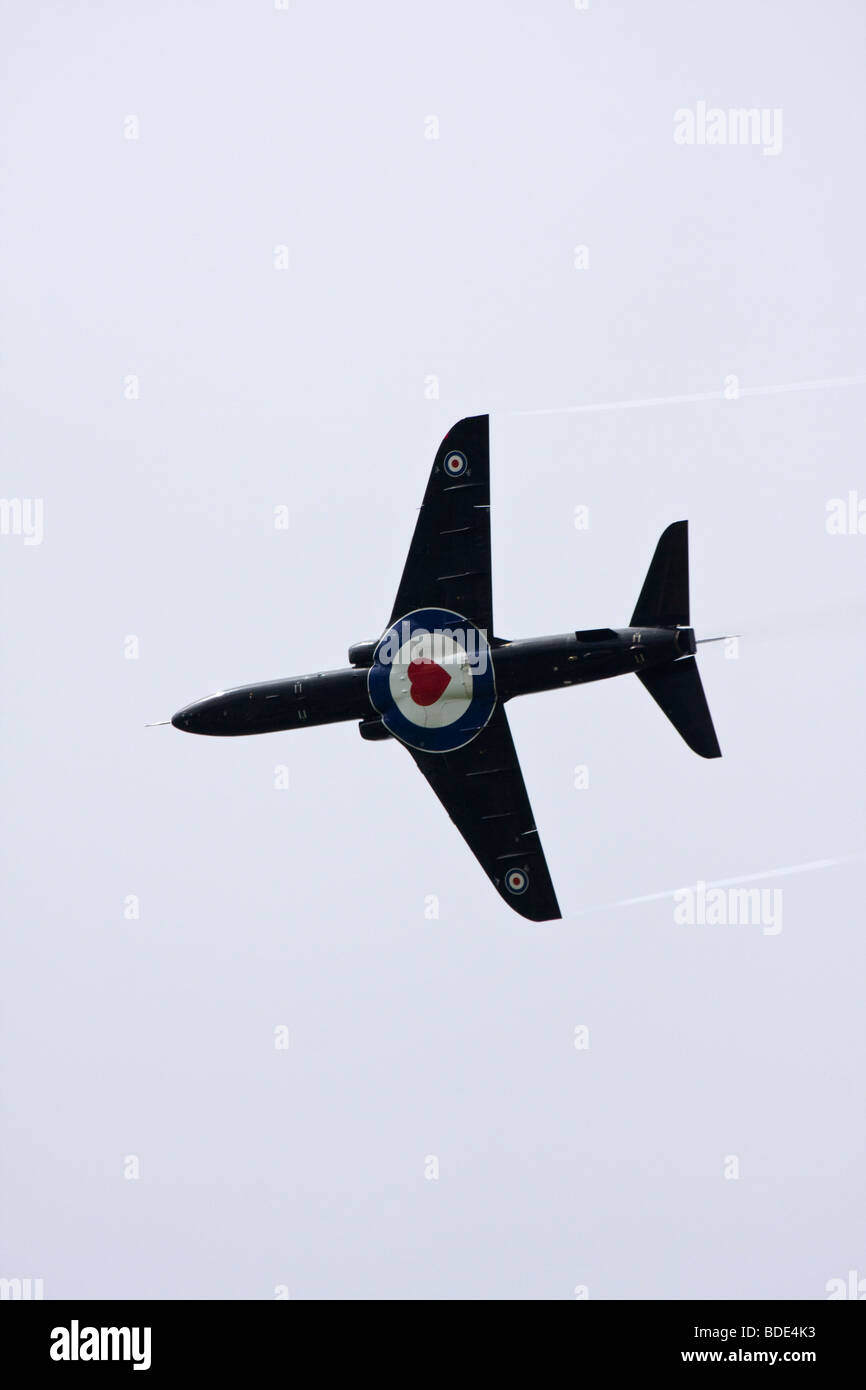 Hawk T1 advanced jet training in aeromobili RAF benevolo (fondo) RABF livrea Foto Stock