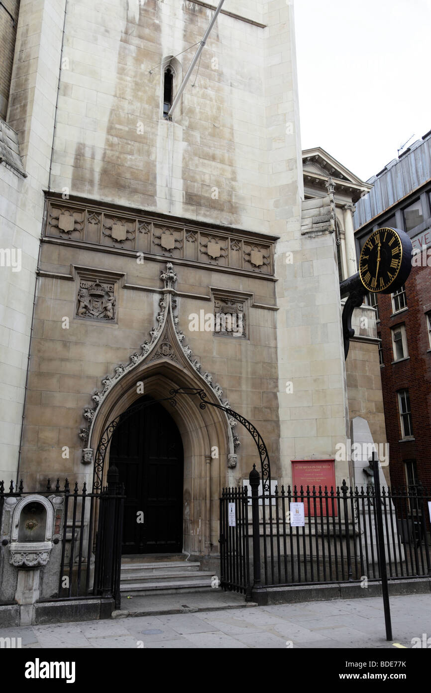 Ingresso alla gilda chiesa di st dunstan in occidente Fleet Street London REGNO UNITO Foto Stock