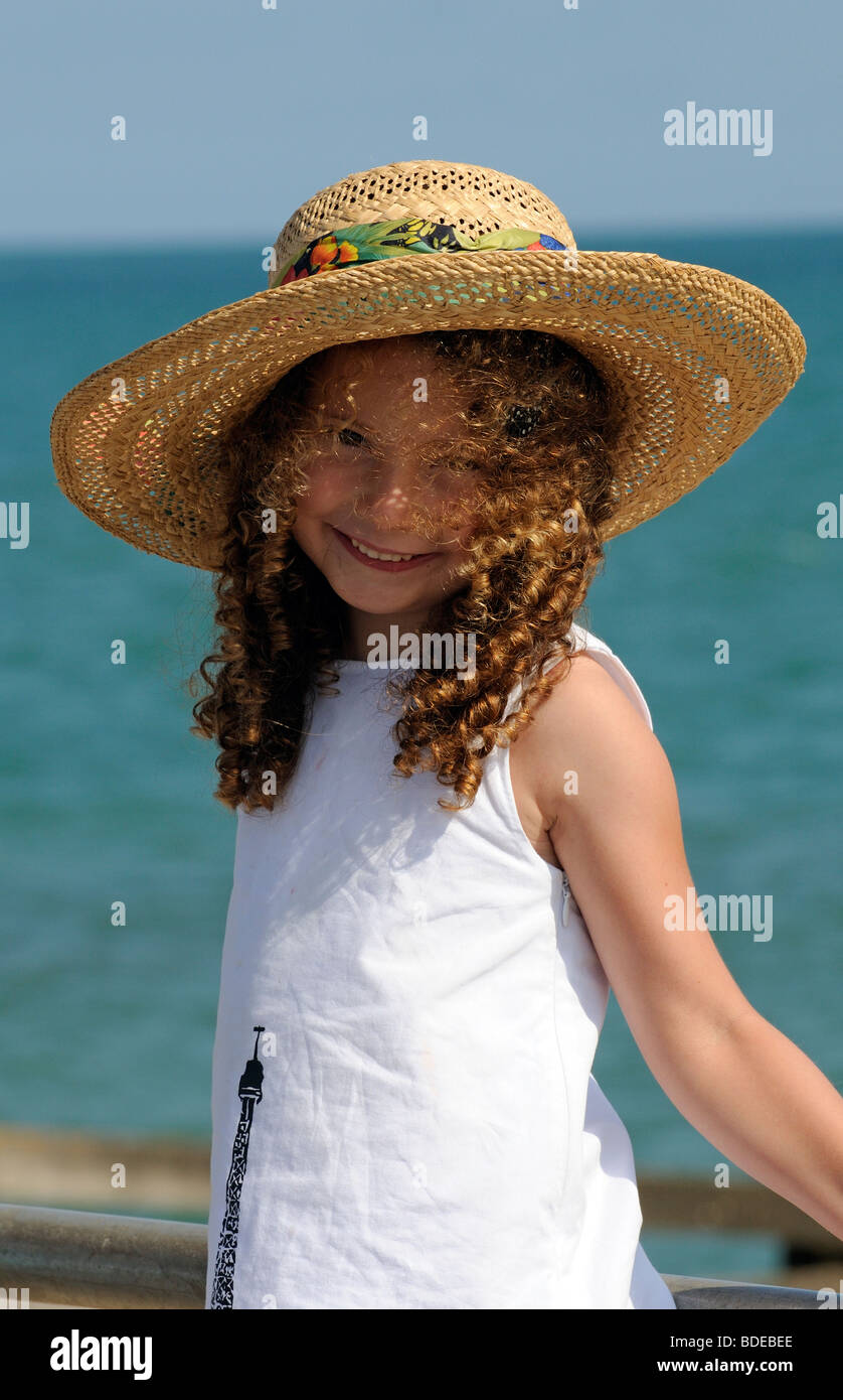 Cappello da sole per bambini immagini e fotografie stock ad alta  risoluzione - Alamy