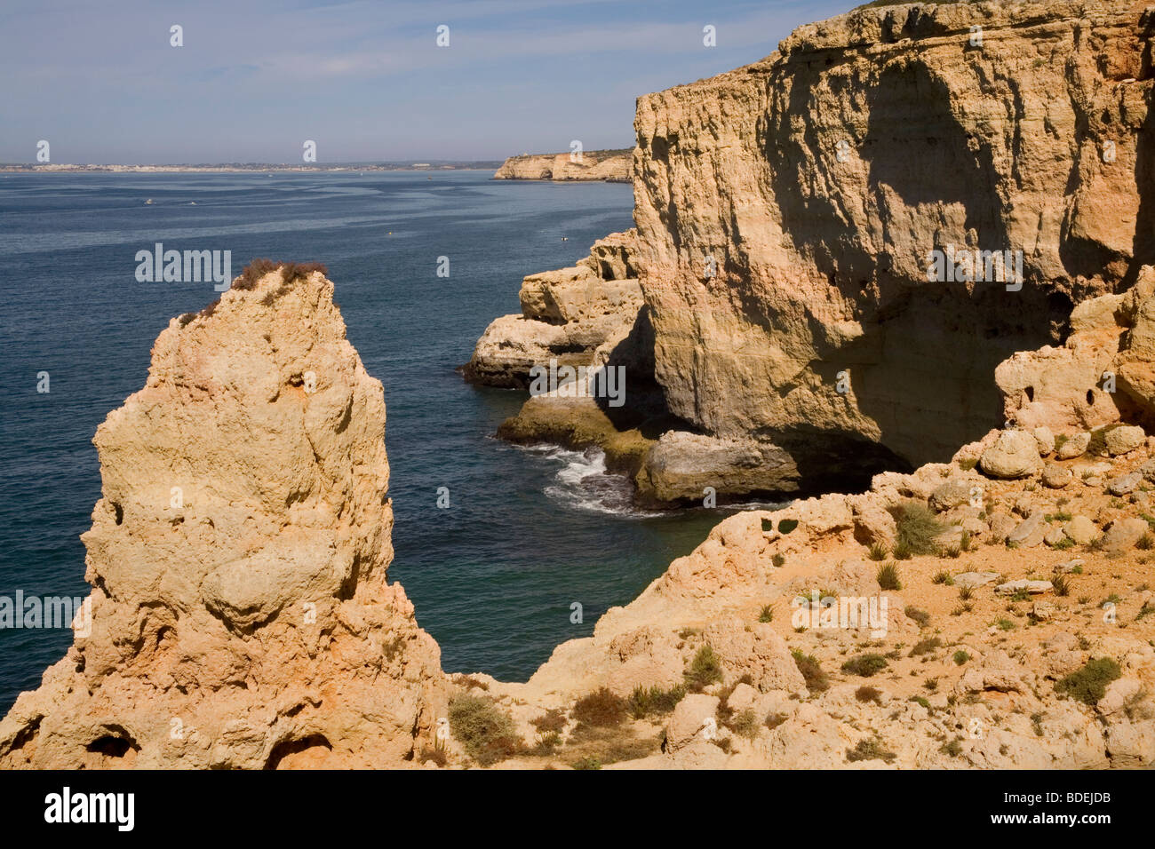 Il Portogallo Algarve Carvoeiro Algar Seco costa di roccia Foto Stock