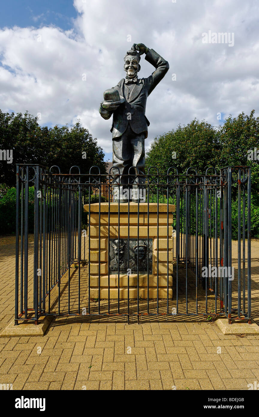 Stan Laurel memorial statua in un parco pubblico di North Shields, Tyneside Foto Stock