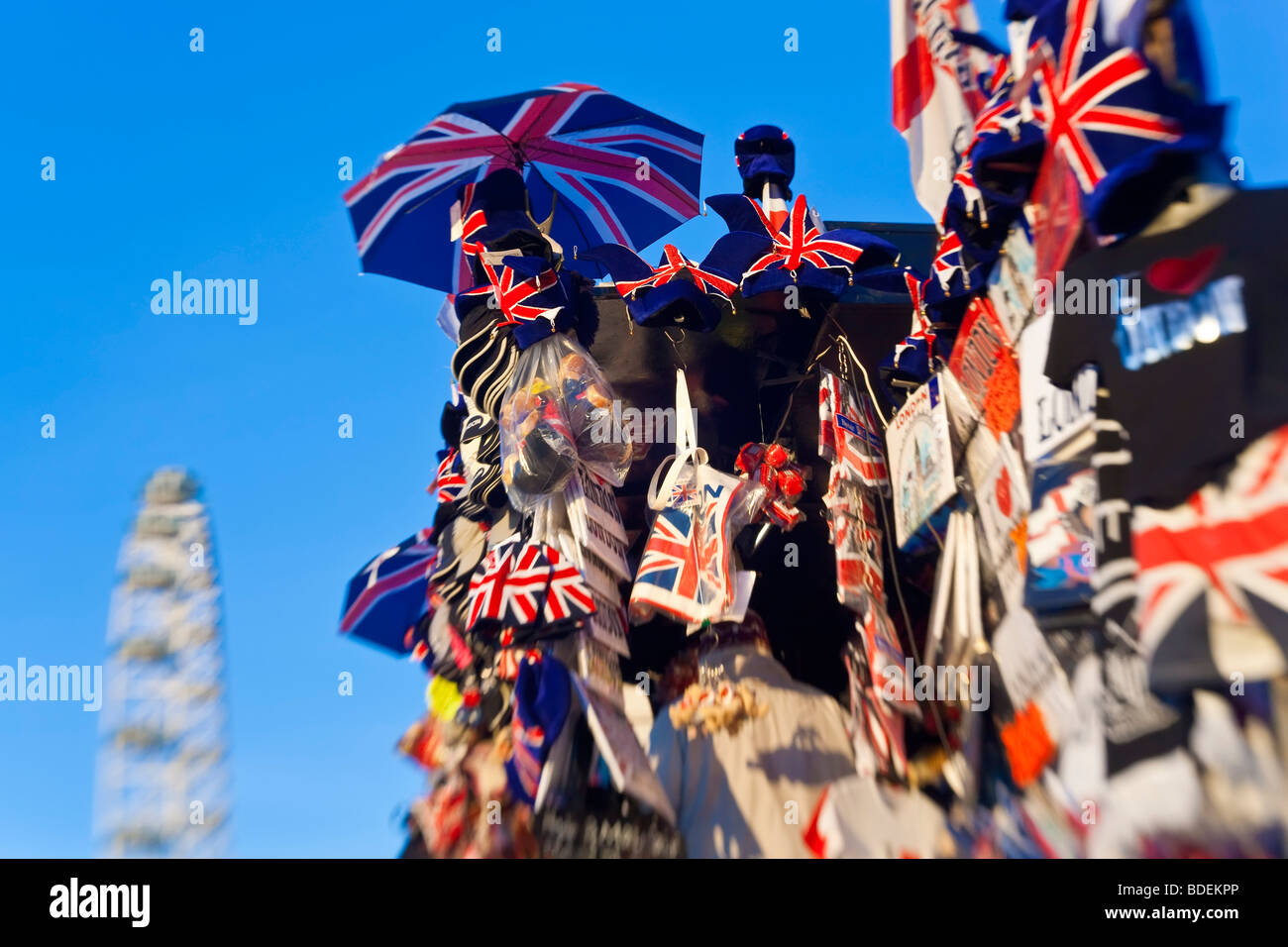 Union Jack stallo Souvenir & London Eye, Westminster, London, Regno Unito Foto Stock
