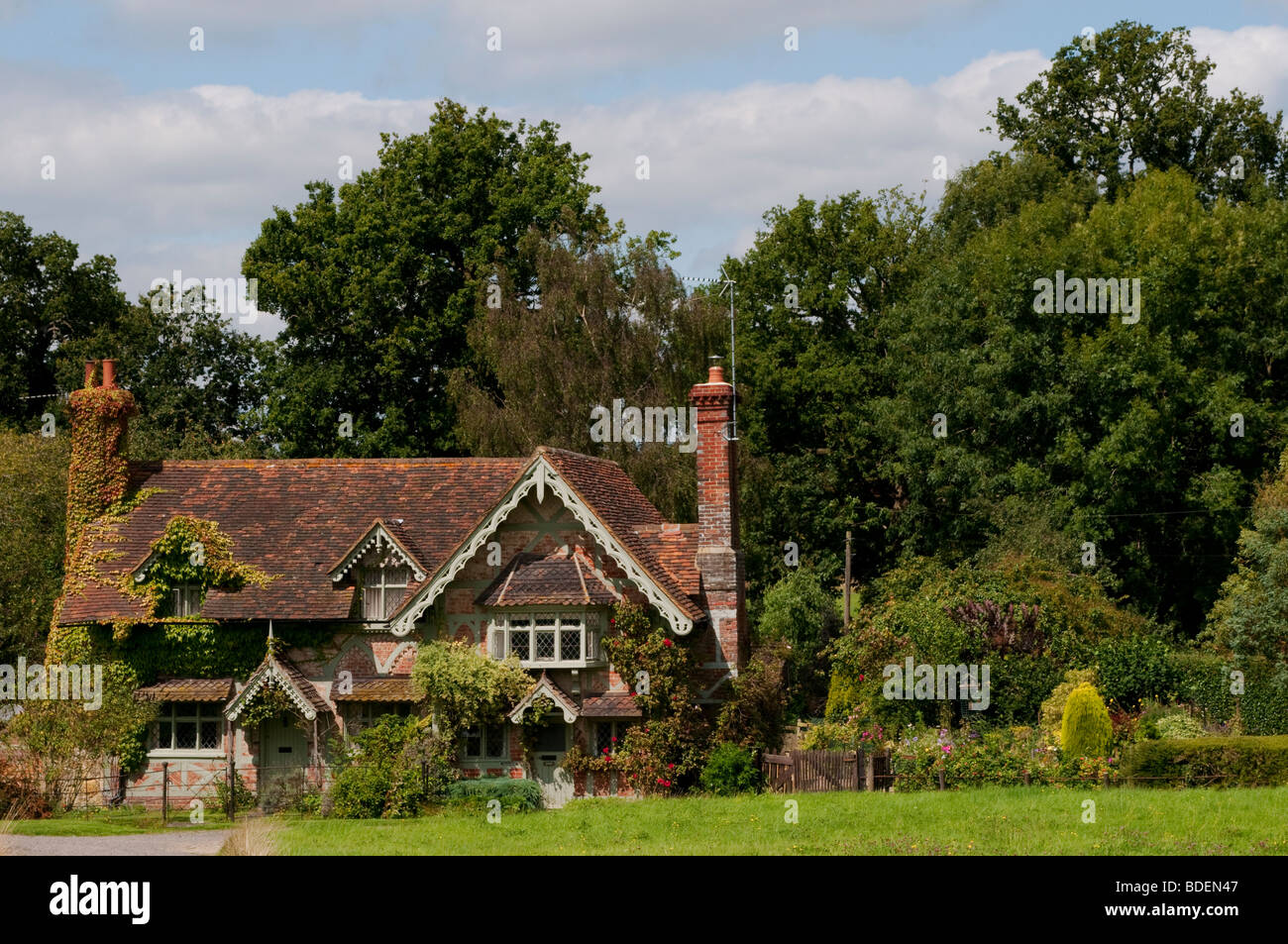 Pittoresca casa del villaggio di Ockley, Surrey, Regno Unito Foto Stock