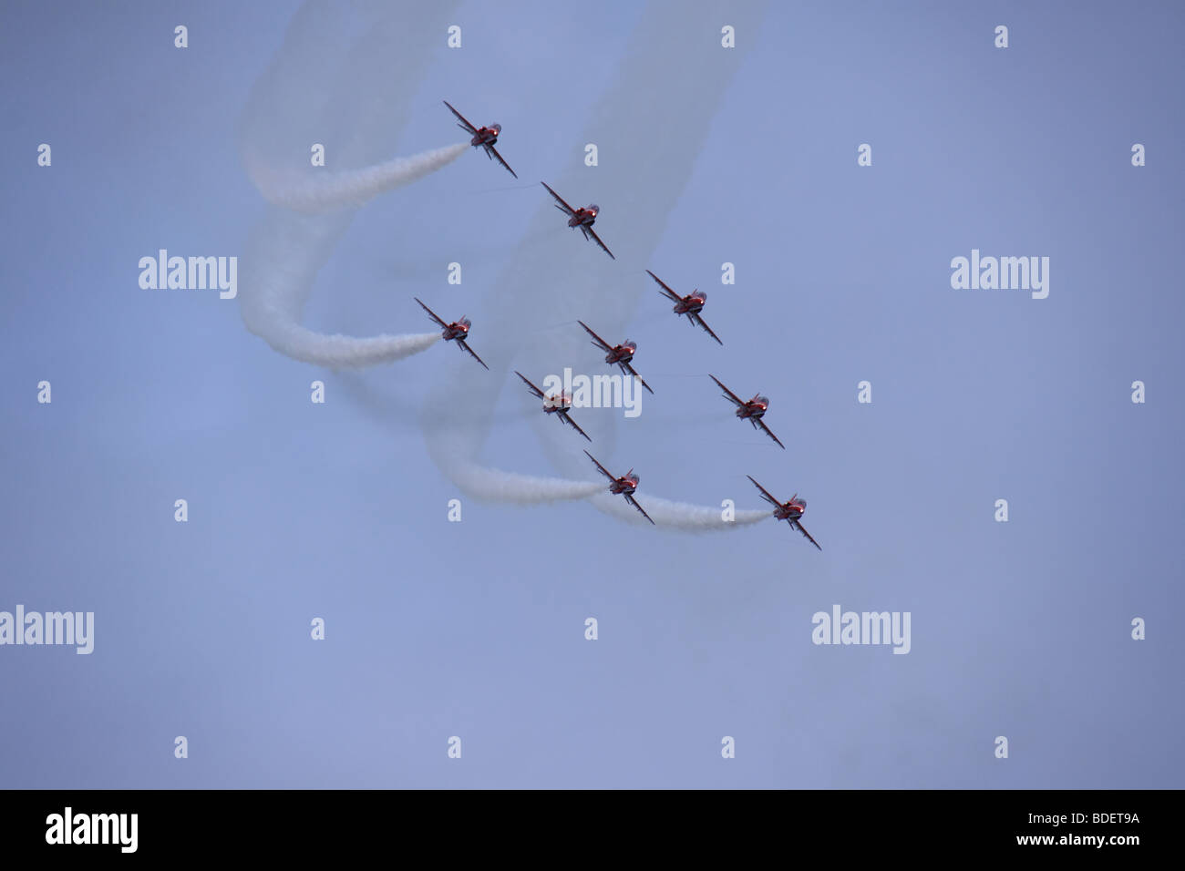 RAF frecce rosse Aerobatic Team in stretta formazione Foto Stock