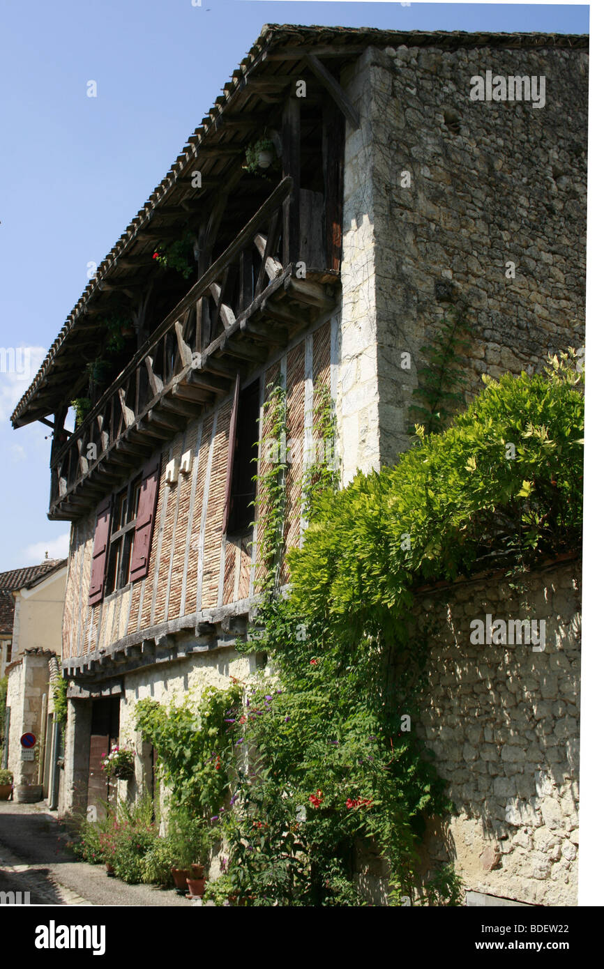 Tipico del XVI secolo vecchia casa in La Bastide medievale di Issigeac, Perigord Pourpre Foto Stock