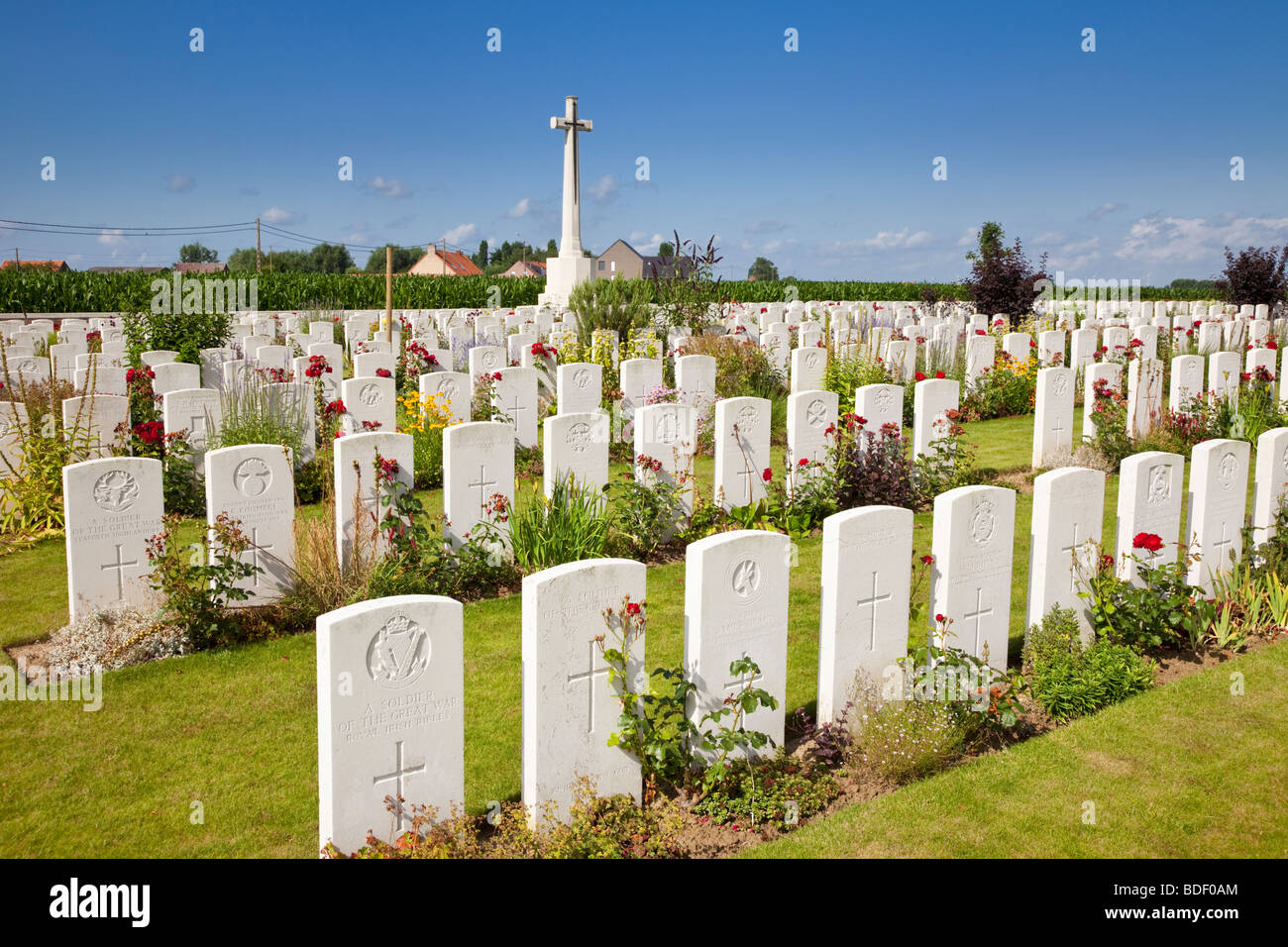 Belgio Fiandre - Agriturismo Dochy Guerra Mondiale 1 tombe di guerra nel British cimitero militare, Ypres, Fiandre, in Belgio, Europa Foto Stock