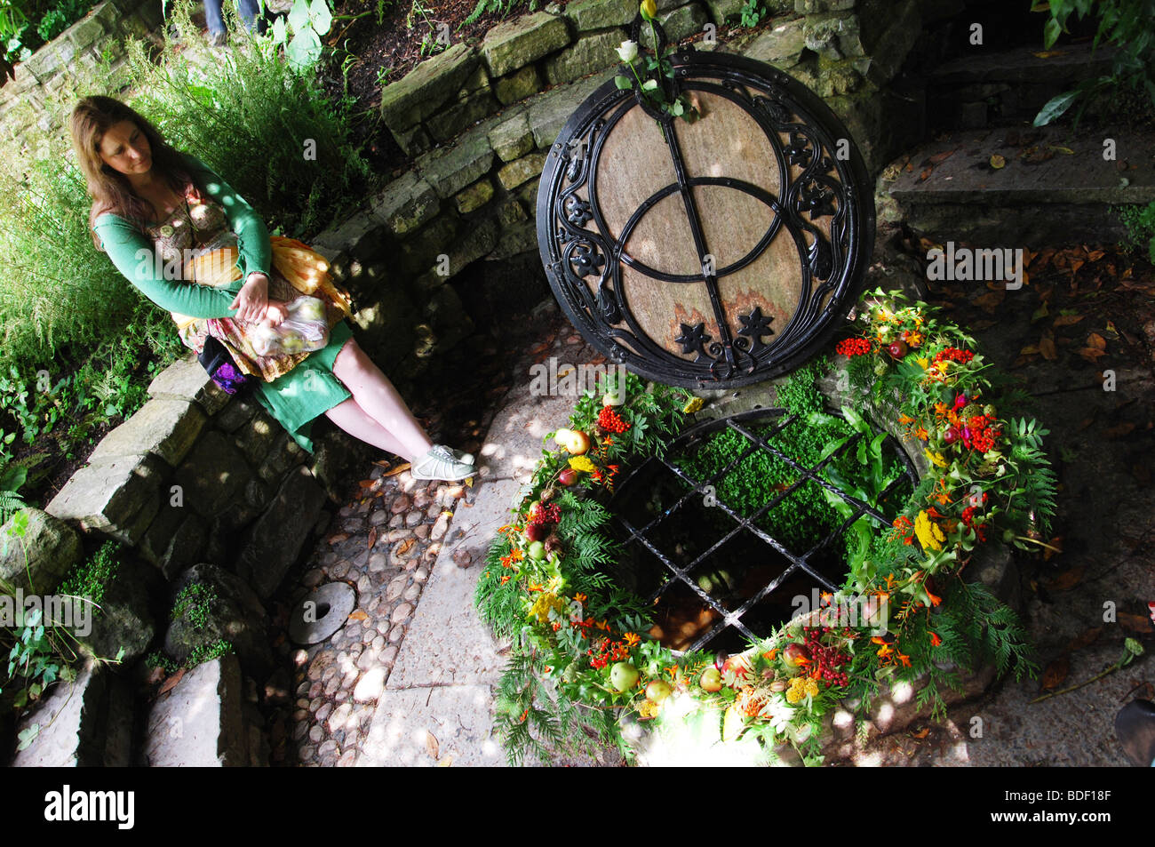 Giardini del Pozzo del Calice Glastonbury Somerset England Regno Unito Foto Stock