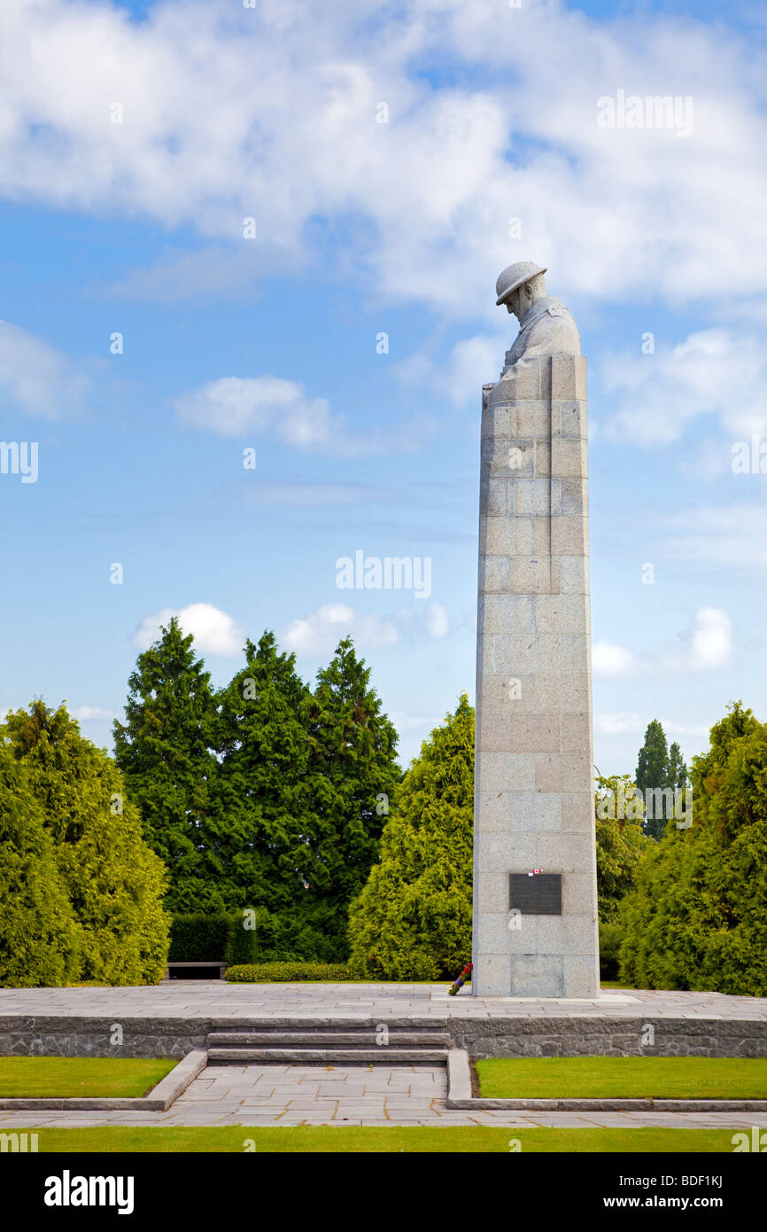 St Julien memorial a WW1 Fanteria canadese ad Ypres, Fiandre, in Belgio, Europa Foto Stock