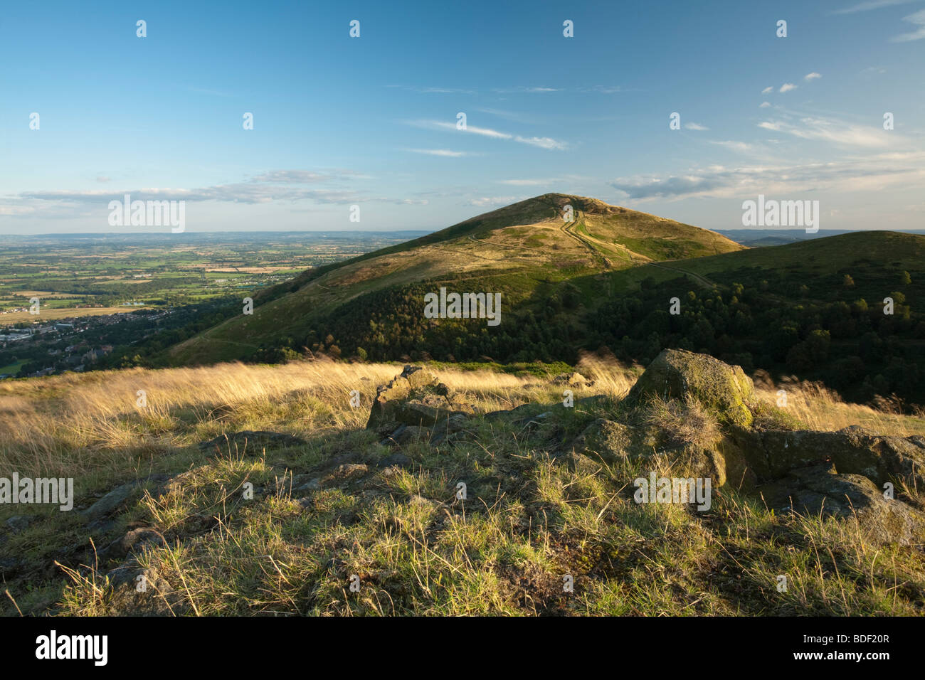 Vista del Worcestershire Beacon da North Hill, il Malverns, Worcestershire, Regno Unito Foto Stock