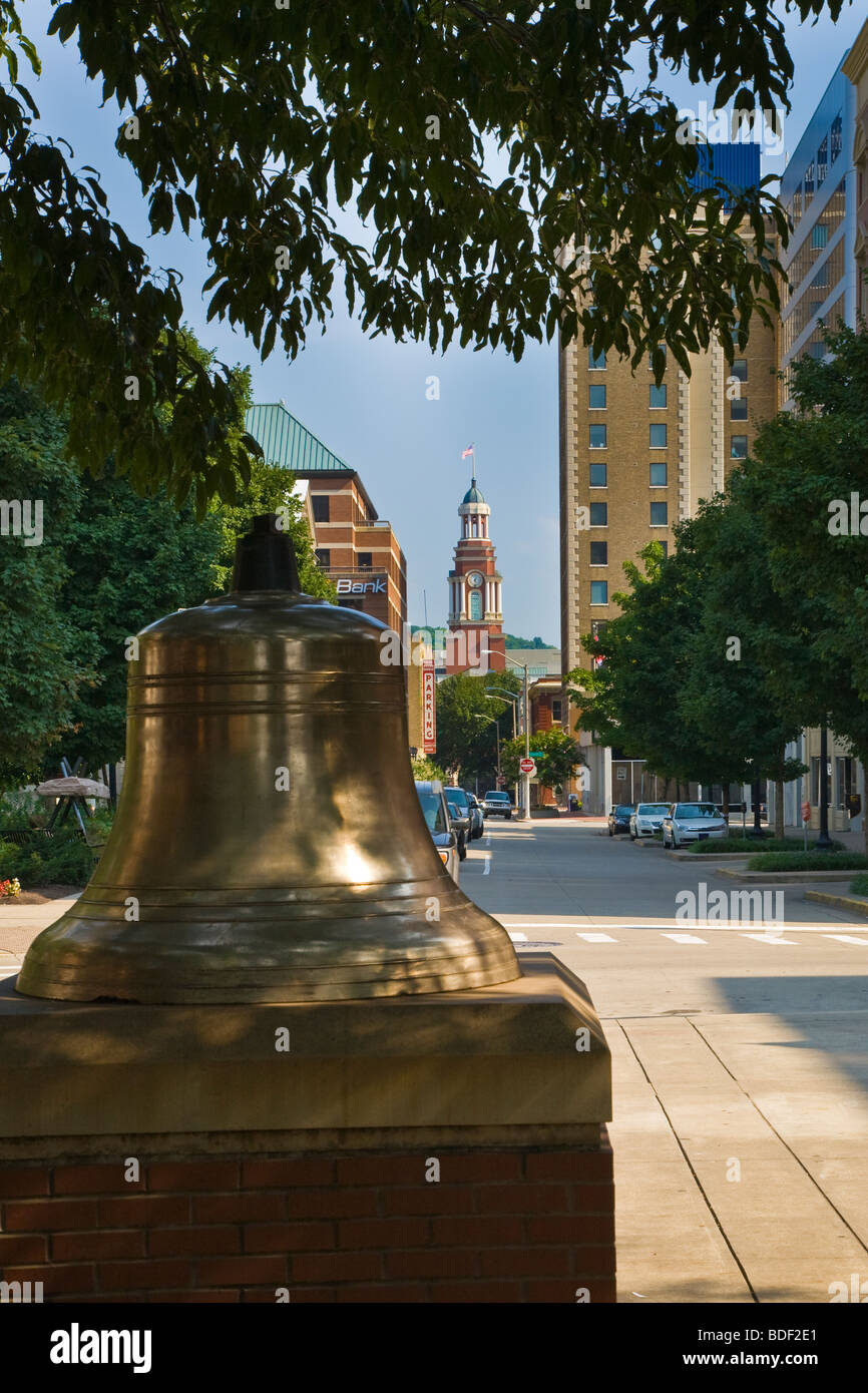 Whittle Communications edificio nel centro di Knoxville Tennessee dal mercato area quadrata Foto Stock