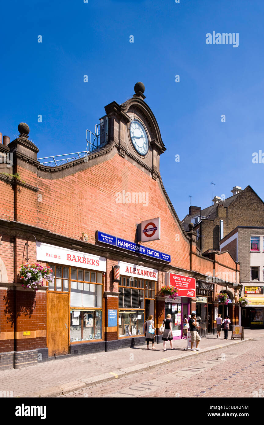 Hammersmith e City stazione della metropolitana di Hammersmith, W6, London, Regno Unito Foto Stock