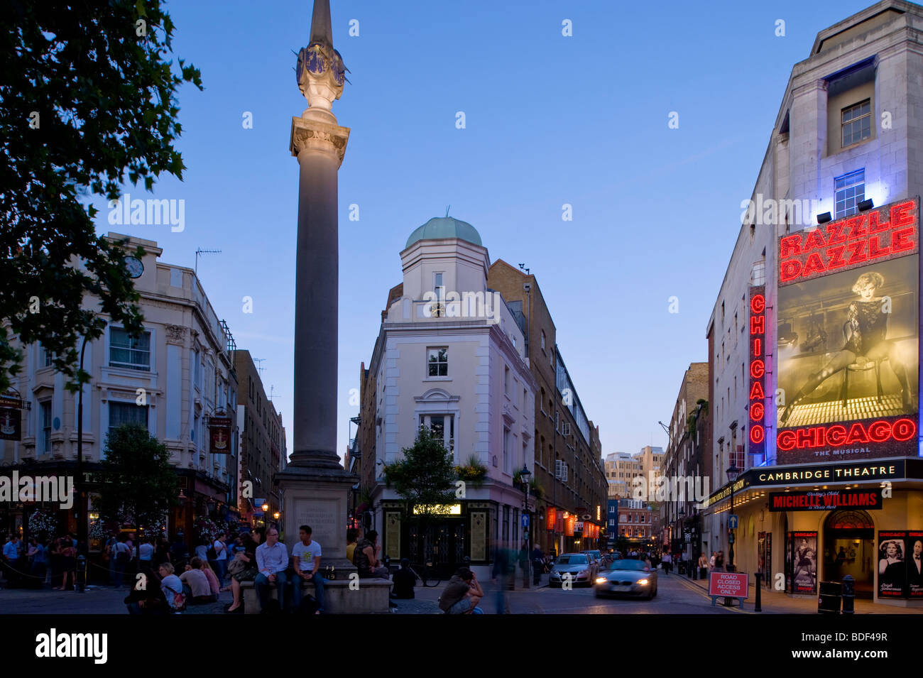 Seven Dials e Cambridge Theatre, London, Regno Unito Foto Stock