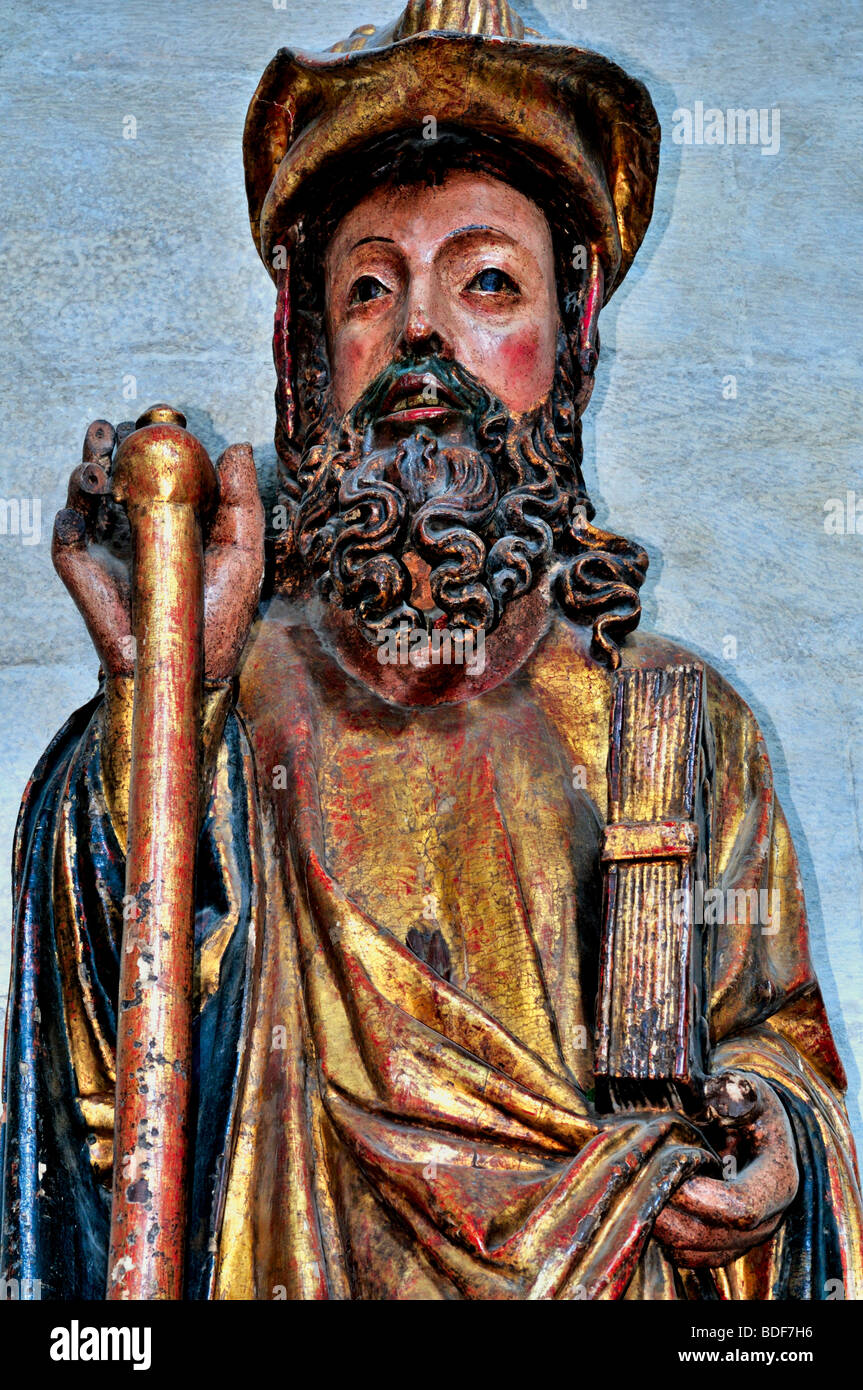 Spagna, San Giacomo modo: scultura di San Giacomo nella chiesa parrocchiale di Iglesia de Santiago in Puente la Reina Foto Stock