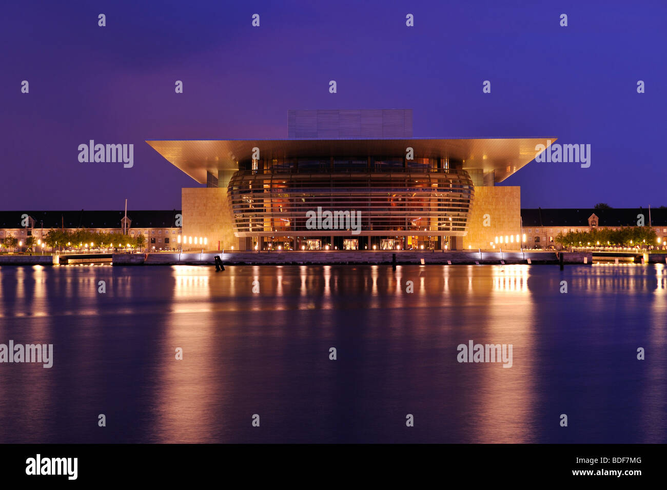 Opera House di Copenhagen in Danimarca di notte Foto Stock