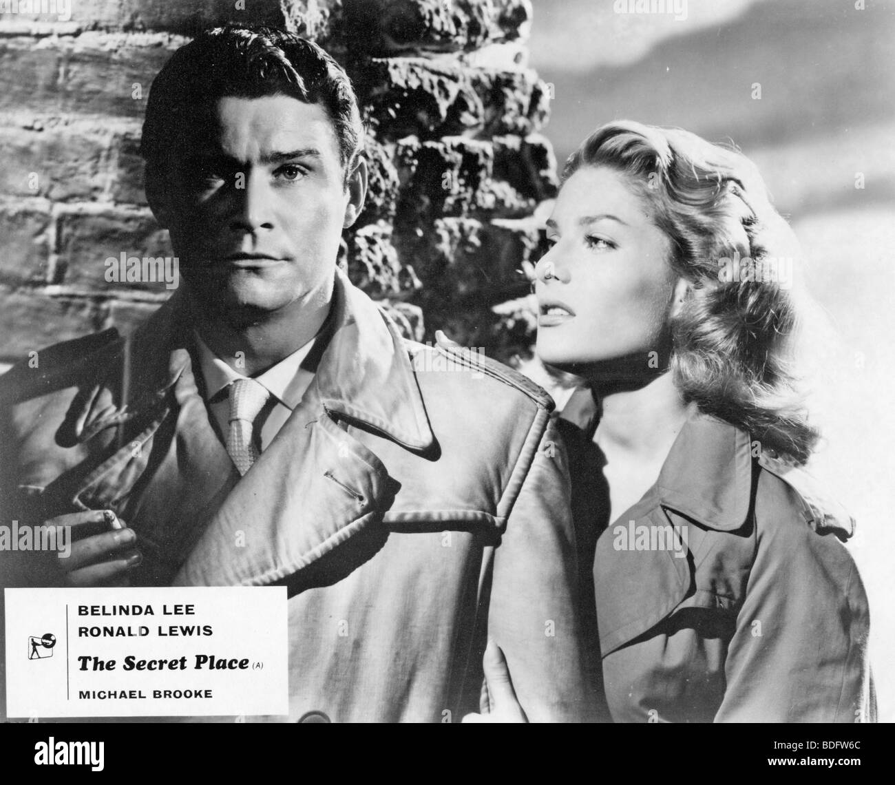 Il luogo segreto 1957 Rank film con Belinda Lee e ro0nald Lewis Foto Stock