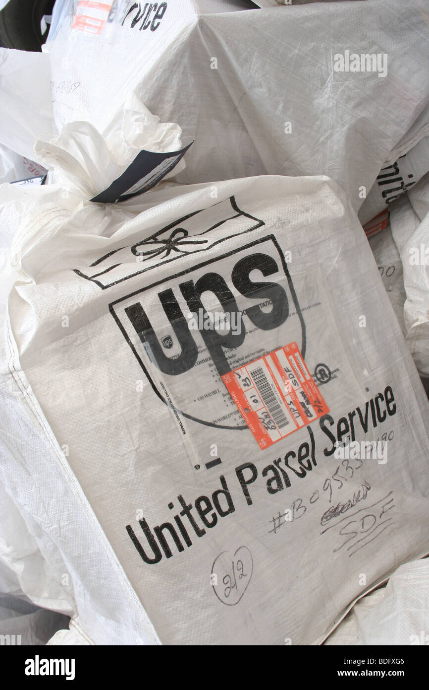 UPS la logistica del trasporto merci cargo air bag Aeroporto di Mumbai Foto Stock