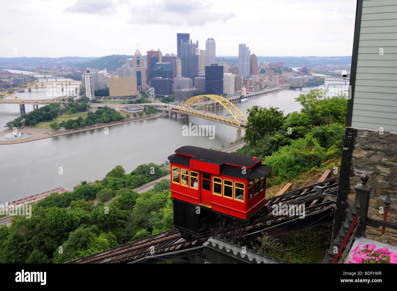 Vista della città di Pittsburgh dalla Duquesne Incline Foto Stock