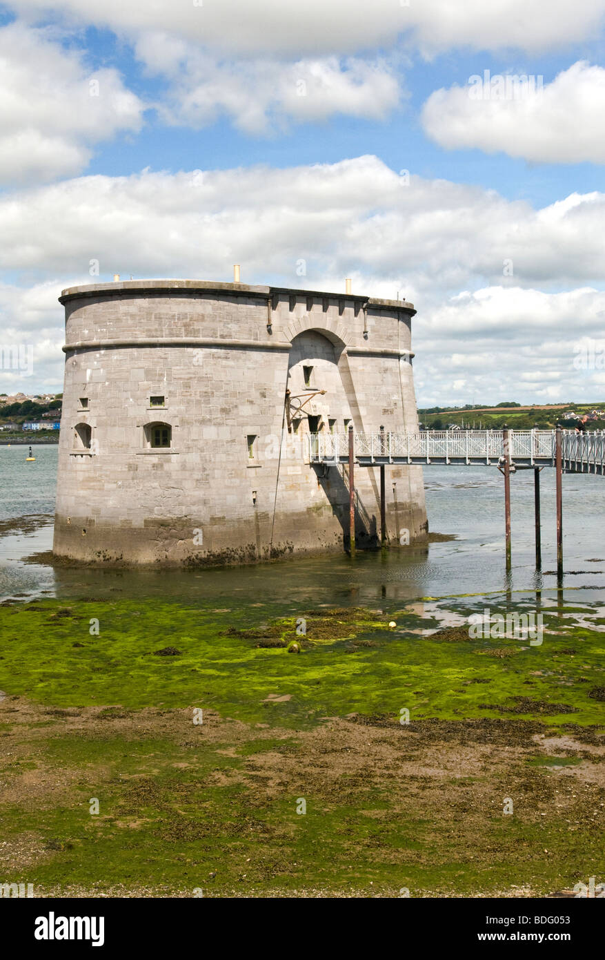 Martello torre difensiva in Pembroke Dock Pembrokeshire West Wales Foto Stock