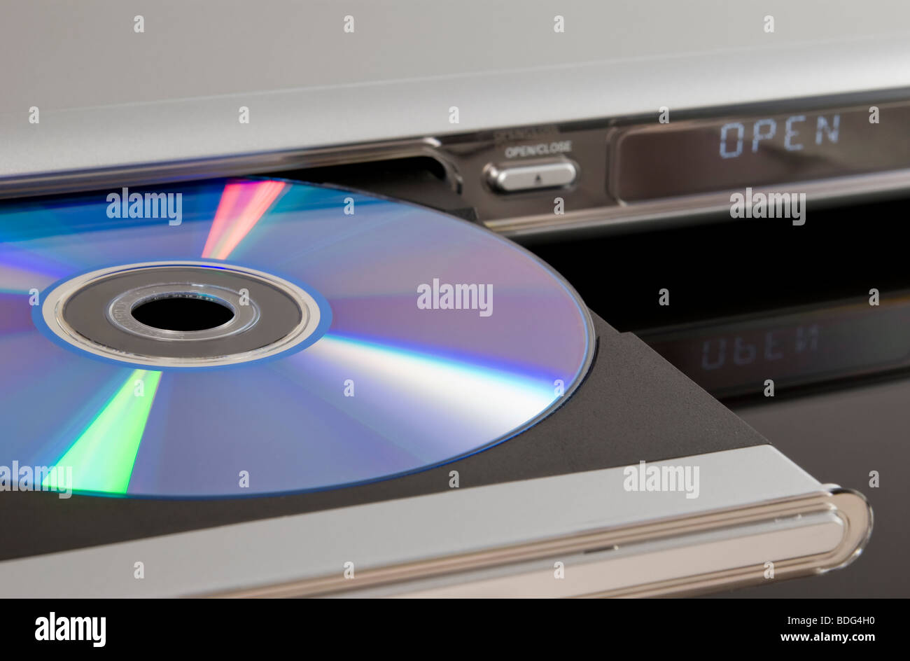Disco DVD inserito nel lettore DVD il vassoio del disco isolato su sfondo nero Foto Stock