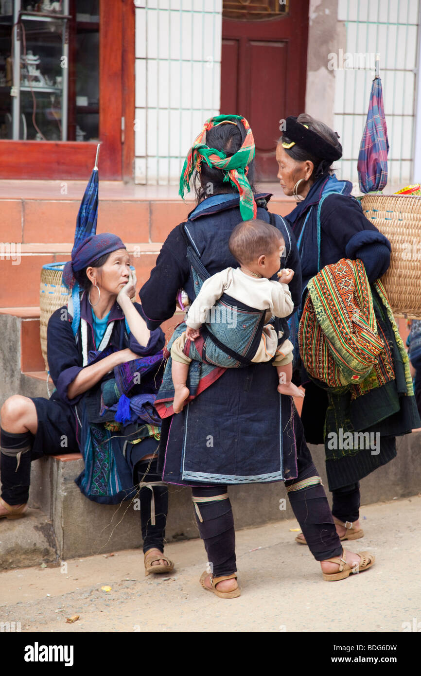 Nero donna Hmong in SAPA, Vietnam Foto Stock