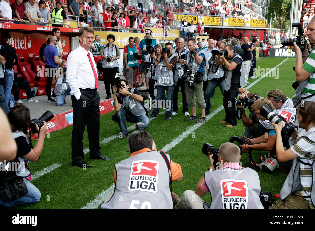 FC Bayern-Muenchen pullman Louis van Gaal, Fussball-Bundesliga Football League 3° match day: FSV Mainz 05 - FC Baviera Monaco di Baviera Foto Stock