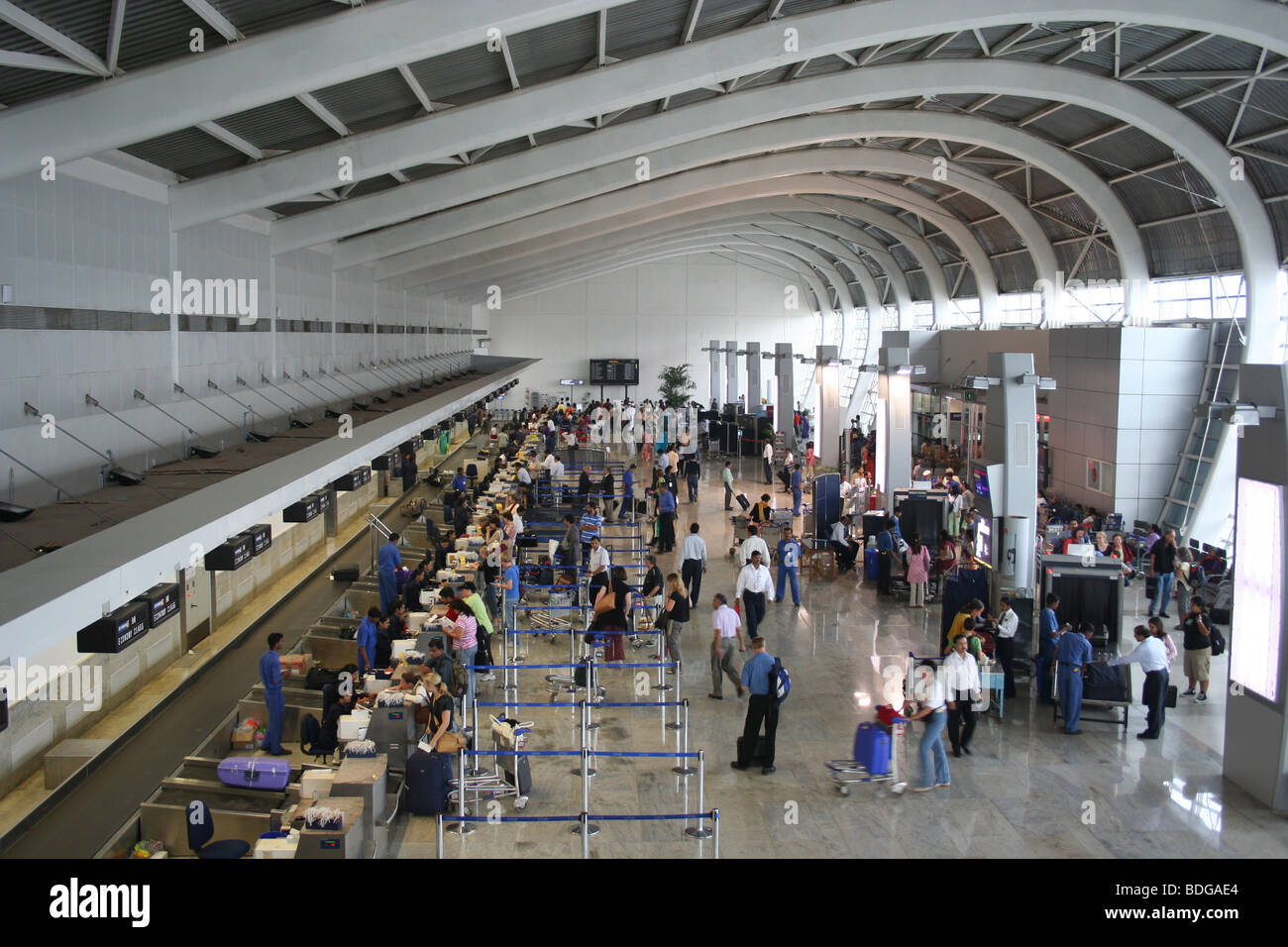 Aeroporto di mumbai verificare nella sala partenze passeggeri Foto Stock