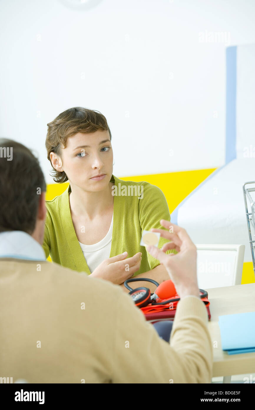 Consultazione per fumatori donna modelli. Foto Stock