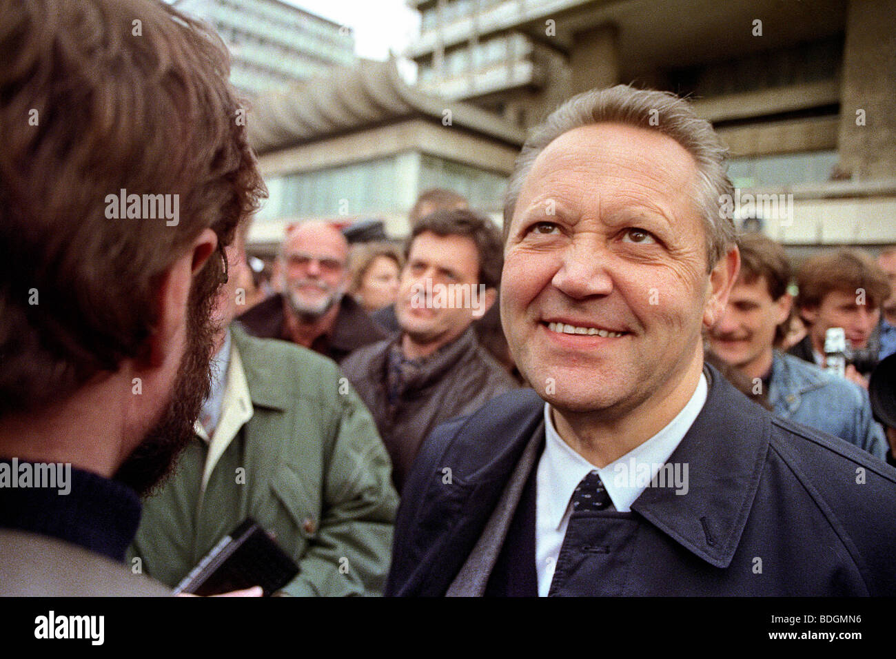 Guenter Schabowski presso la dimostrazione su 04.11.1989, Berlino, RDT Foto Stock