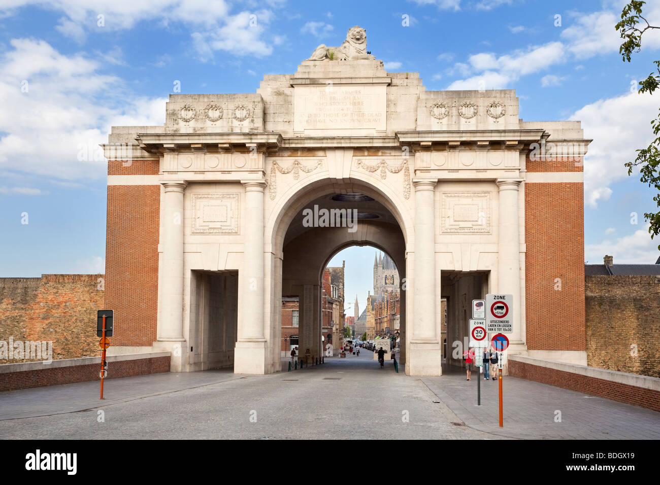 Menin Gate Guerra Mondiale 1 memorial a Ypres Belgio Europa Foto Stock