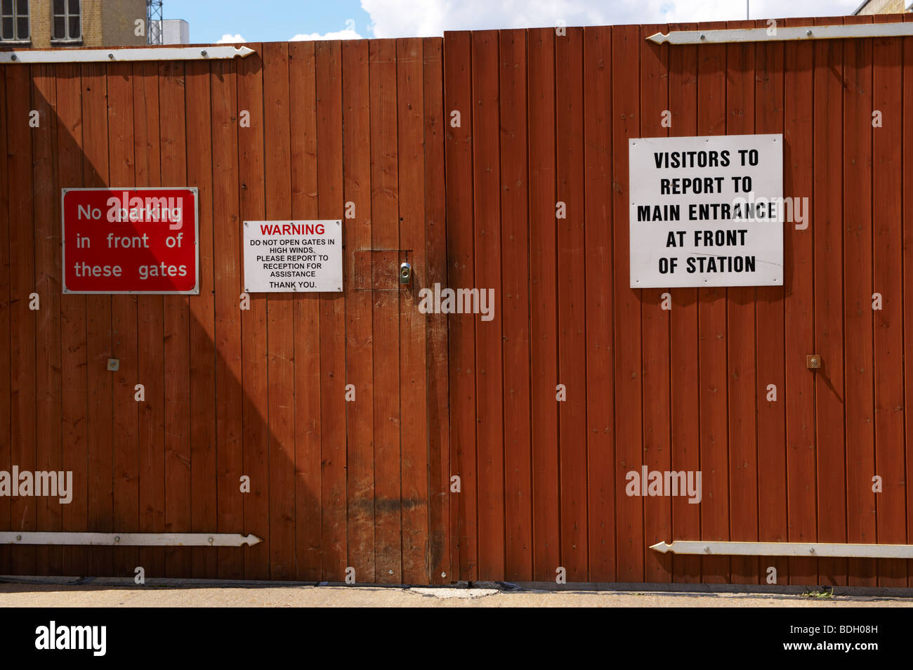 Porte di emergenza Cambridge Cambridgeshire England Regno Unito Foto Stock