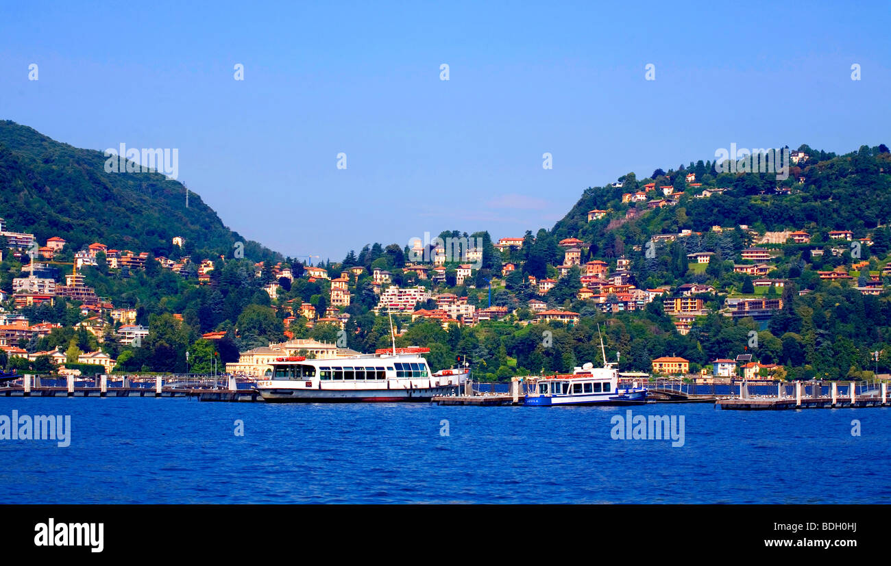 Sbarco dei traghetti sul lago di Como, Lombardia, Italia Foto Stock